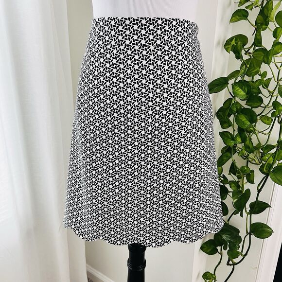 Talbots Black & White Geometric Scallop Hem Lined Flare Skirt - Size 10 - Picture 1 of 9